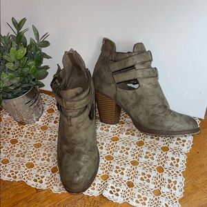 JustFab OliveGrey  Ankle Booties with zippered back 3” heel